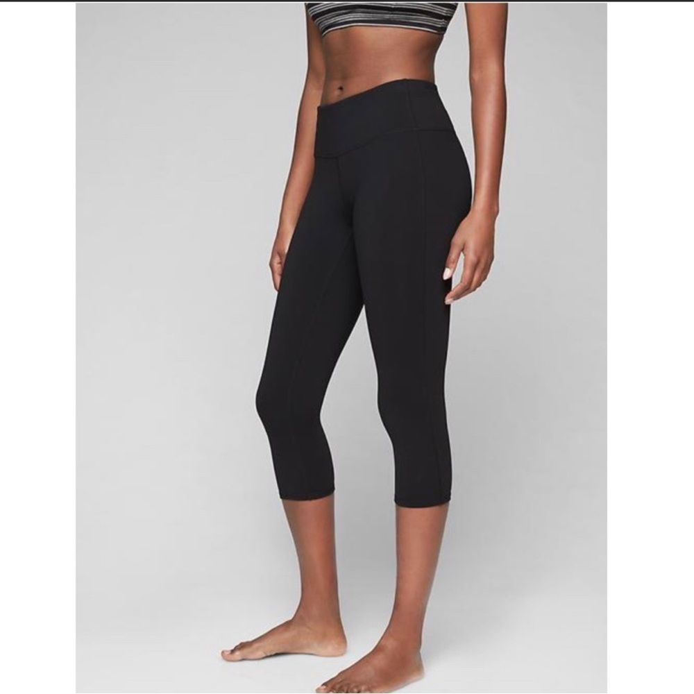 Athleta High Rise Chaturanga Capri Solid Black Size XS